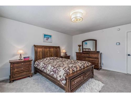 421 Livingston Hill Ne, Calgary, AB - Indoor Photo Showing Bedroom