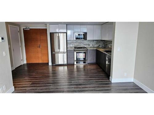 405-560 6 Avenue Se, Calgary, AB - Indoor Photo Showing Kitchen With Stainless Steel Kitchen