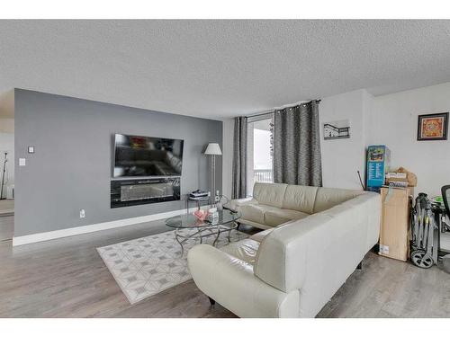 1509-738 3Rd Avenue Sw, Calgary, AB - Indoor Photo Showing Living Room