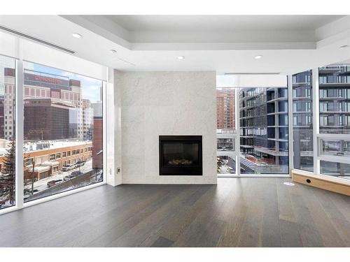 501-738 1 Avenue Sw, Calgary, AB - Indoor With Fireplace