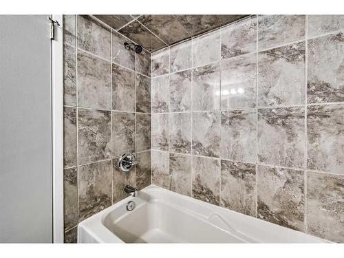 103-1027 Cameron Avenue Sw, Calgary, AB - Indoor Photo Showing Bathroom