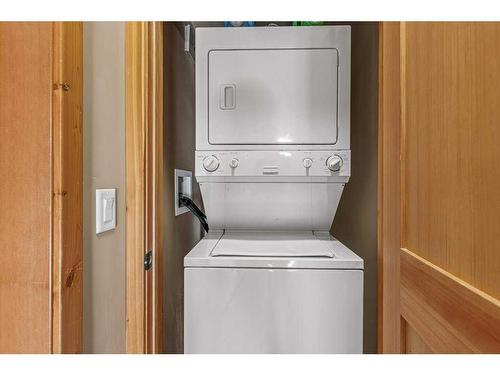 201-75 Dyrgas Gate, Canmore, AB - Indoor Photo Showing Laundry Room