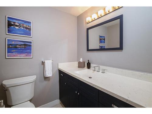 127 Lake Mead Green Se, Calgary, AB - Indoor Photo Showing Bathroom