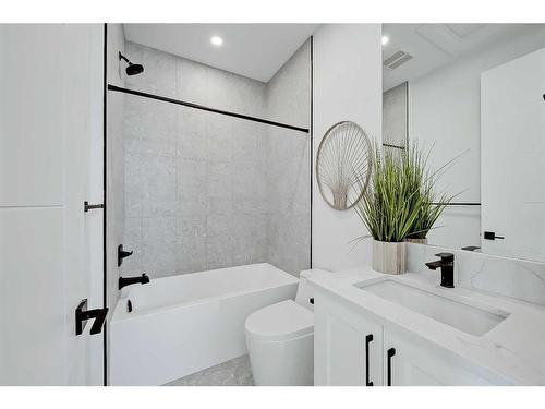 2343 53 Avenue Sw, Calgary, AB - Indoor Photo Showing Bathroom