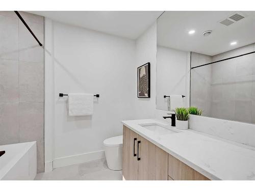 2343 53 Avenue Sw, Calgary, AB - Indoor Photo Showing Bathroom