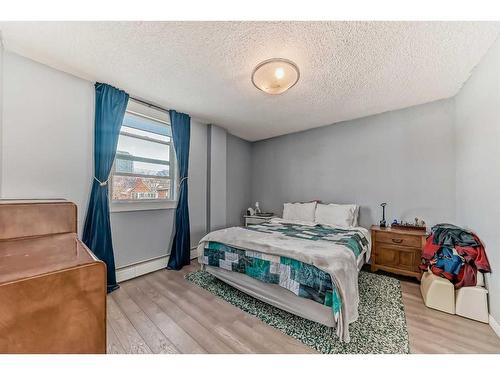 301-1626 14 Avenue Sw, Calgary, AB - Indoor Photo Showing Bedroom