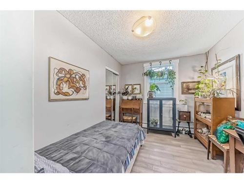 301-1626 14 Avenue Sw, Calgary, AB - Indoor Photo Showing Bedroom