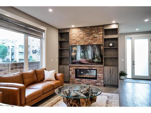 1025 2 Avenue Nw, Calgary, AB - Indoor Photo Showing Living Room With Fireplace