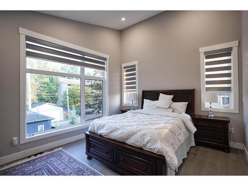 1025 2 Avenue Nw, Calgary, AB - Indoor Photo Showing Bedroom
