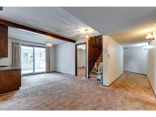 1211 Varsity Estates Drive Nw, Calgary, AB - Indoor Photo Showing Other Room