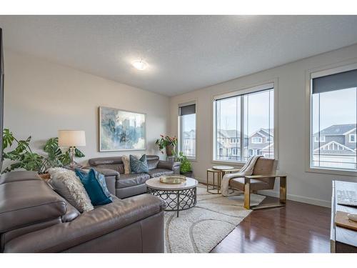 129 Springbluff Boulevard Sw, Calgary, AB - Indoor Photo Showing Living Room