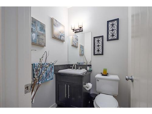 129 Springbluff Boulevard Sw, Calgary, AB - Indoor Photo Showing Bathroom