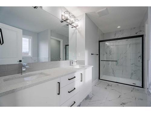 1439 Scarlett Ranch Boulevard, Carstairs, AB - Indoor Photo Showing Bathroom