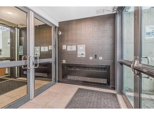 305-327 9A Street Nw, Calgary, AB -  Photo Showing Other Room