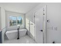 240 22 Avenue Nw, Calgary, AB  - Indoor Photo Showing Bathroom 