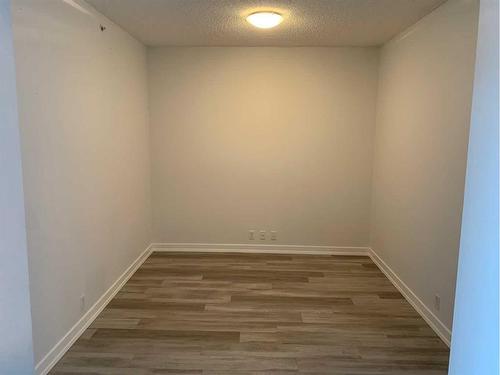 1213-8710 Horton Road Sw, Calgary, AB - Indoor Photo Showing Other Room