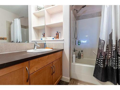 344 Windermere Drive, Chestermere, AB - Indoor Photo Showing Bathroom