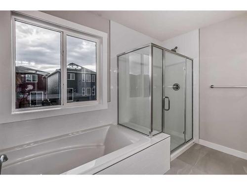 157 Belmont Villas Sw, Calgary, AB - Indoor Photo Showing Bathroom