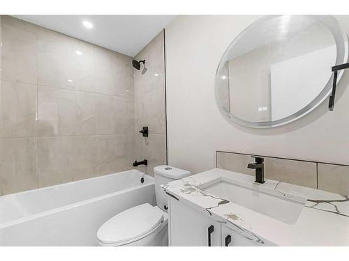 351 94 Avenue Se, Calgary, AB - Indoor Photo Showing Bathroom
