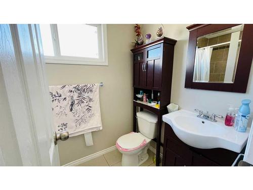 8-5425 Pensacola Crescent Se, Calgary, AB - Indoor Photo Showing Bathroom