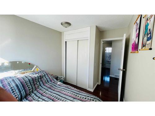 8-5425 Pensacola Crescent Se, Calgary, AB - Indoor Photo Showing Bedroom