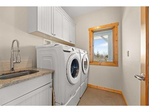 38139 Range Road 265, Rural Red Deer County, AB - Indoor Photo Showing Laundry Room