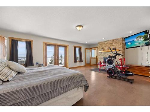 38139 Range Road 265, Rural Red Deer County, AB - Indoor Photo Showing Bedroom