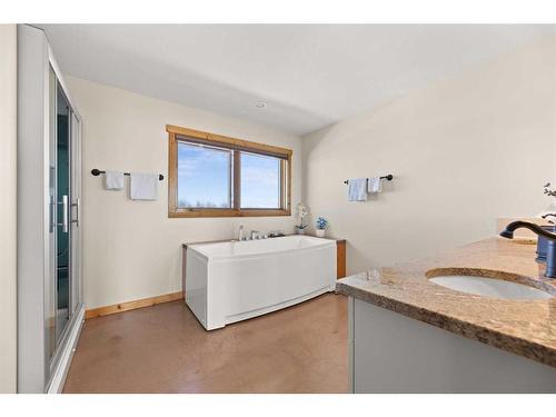 38139 Range Road 265, Rural Red Deer County, AB - Indoor Photo Showing Bathroom