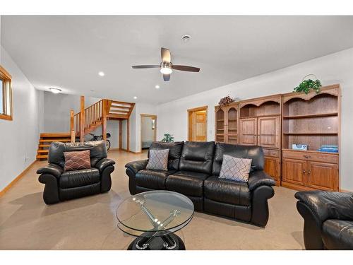 38139 Range Road 265, Rural Red Deer County, AB - Indoor Photo Showing Living Room