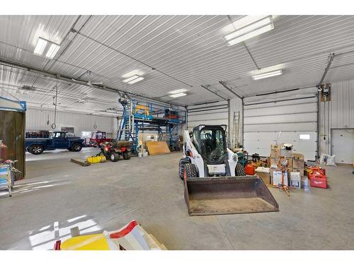 38139 Range Road 265, Rural Red Deer County, AB - Indoor Photo Showing Garage