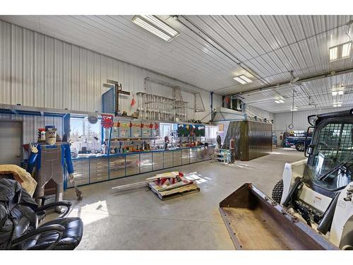 38139 Range Road 265, Rural Red Deer County, AB - Indoor Photo Showing Garage