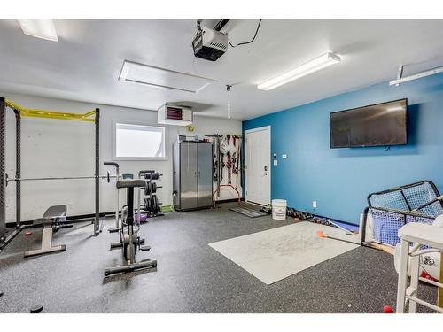 332 39 Avenue Sw, Calgary, AB - Indoor Photo Showing Gym Room