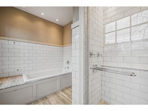 3035 Roxboro Glen Road Sw, Calgary, AB - Indoor Photo Showing Bathroom