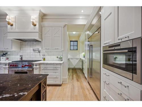 3035 Roxboro Glen Road Sw, Calgary, AB - Indoor Photo Showing Kitchen With Upgraded Kitchen