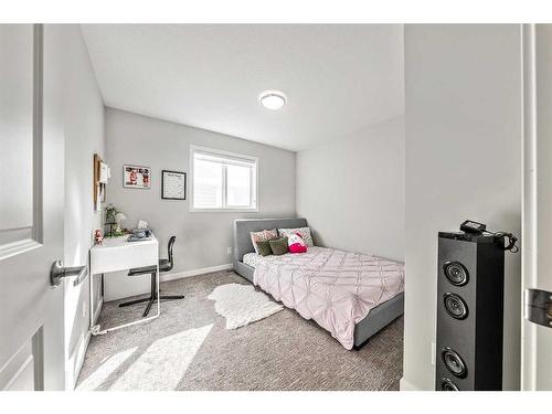 240 Lucas Crescent Nw, Calgary, AB - Indoor Photo Showing Bedroom