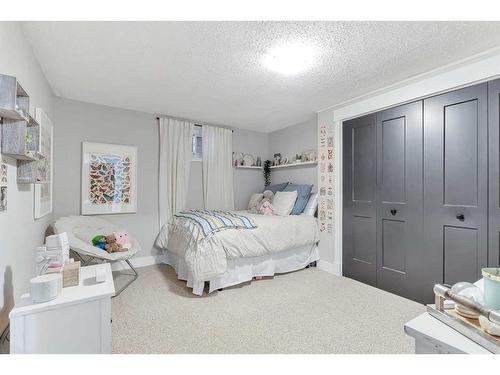 111 Lake Tahoe Green Se, Calgary, AB - Indoor Photo Showing Bedroom