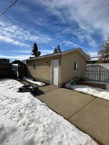 5109 49 Street, Olds, AB - Outdoor