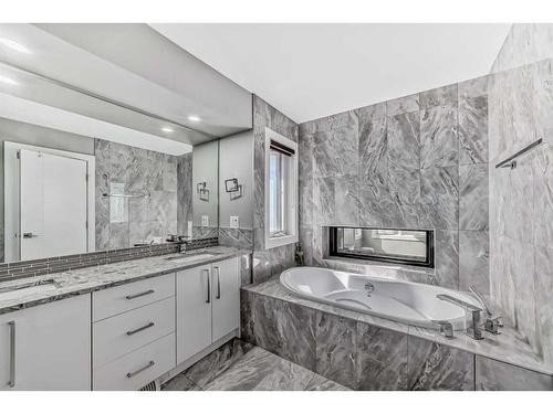 1808 8 Street Sw, Calgary, AB - Indoor Photo Showing Bathroom