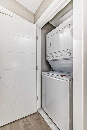 1808 8 Street Sw, Calgary, AB - Indoor Photo Showing Laundry Room