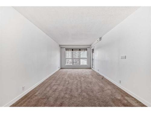 607-8880 Horton Road Sw, Calgary, AB - Indoor Photo Showing Other Room
