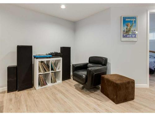 1416 20 Street Nw, Calgary, AB - Indoor Photo Showing Other Room