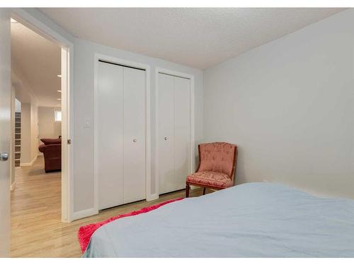 1416 20 Street Nw, Calgary, AB - Indoor Photo Showing Bedroom