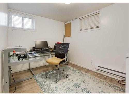 1416 20 Street Nw, Calgary, AB - Indoor Photo Showing Office