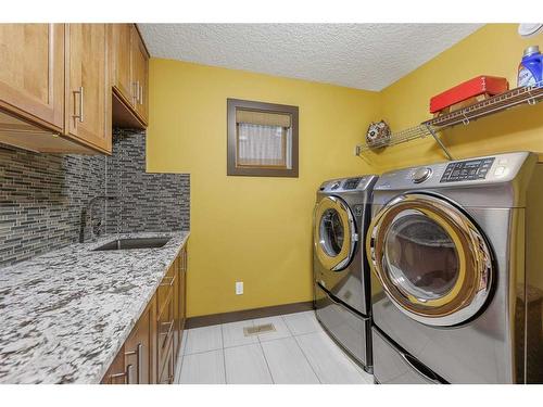 652 Quarry Way Se, Calgary, AB - Indoor Photo Showing Laundry Room