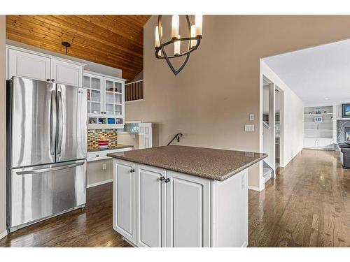 33 Eagle Landing, Canmore, AB - Indoor Photo Showing Kitchen