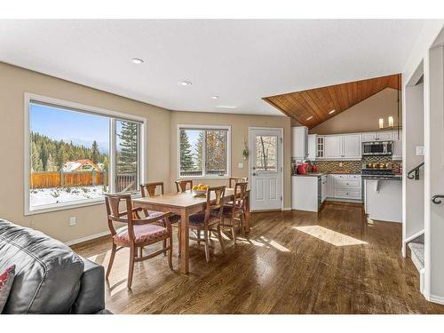 33 Eagle Landing, Canmore, AB - Indoor Photo Showing Dining Room