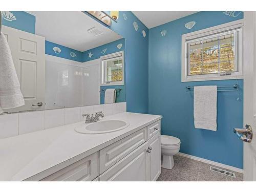 33 Eagle Landing, Canmore, AB - Indoor Photo Showing Bathroom