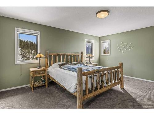 33 Eagle Landing, Canmore, AB - Indoor Photo Showing Bedroom