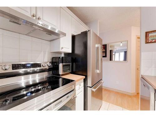 101-635 4 Avenue Ne, Calgary, AB - Indoor Photo Showing Kitchen