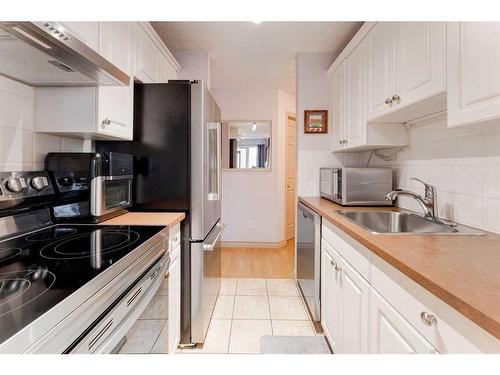 101-635 4 Avenue Ne, Calgary, AB - Indoor Photo Showing Kitchen